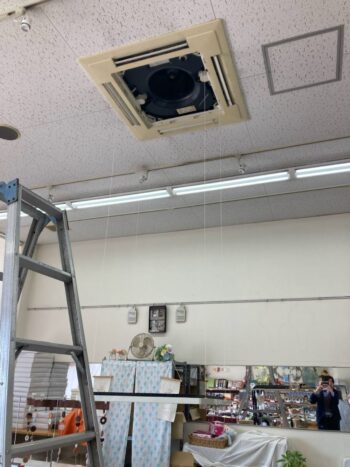 和歌山県 和歌山市 洋菓子店様にて業務用エアコン入れ替え工事