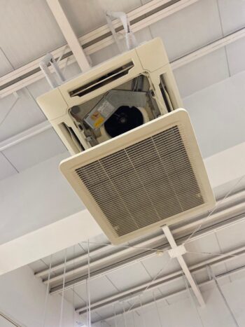 兵庫県 人気衣料品店様にて業務用エアコン入れ替え工事完了