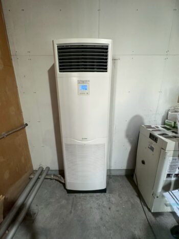 滋賀県湖南市　塗料の製造・加工会社様にて業務用エアコン入れ替え工事